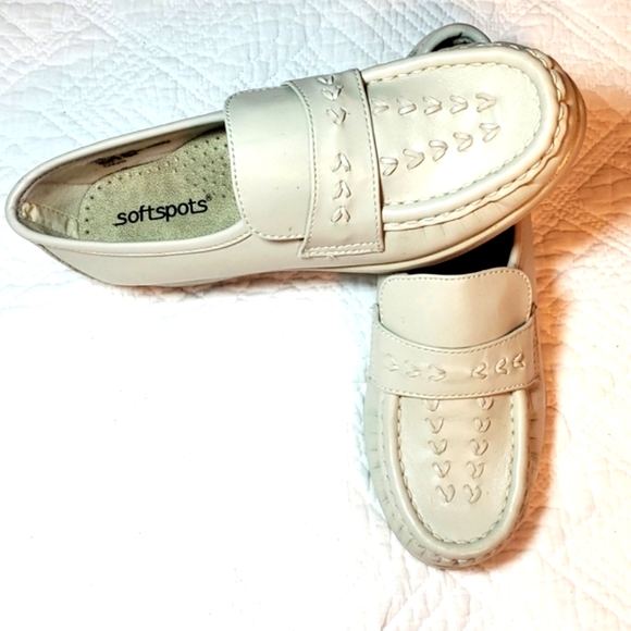 SOFTSPOTS MOCCASIN  LEATHER UPPER SIZE 5 1/2 - Picture 4 of 16